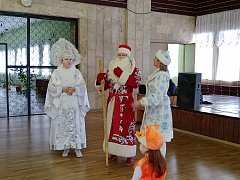 Театрализованное представление: во Дворце культуры Волк с Лисой хотели украсть мешок Деда Мороза
