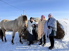 Получатели социальных услуг Лысогорского района посетили конно-туристический клуб «Добрая лошадь» в поселении Родославное