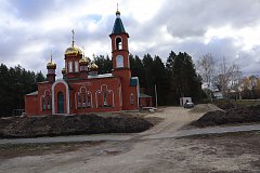 Территория храма святого великомученика Димитрия Солунского в Лысых Горах благоустраивается