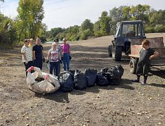 В Лысогорском районе прошел субботник