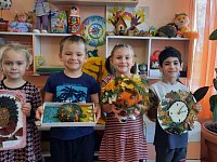 В детском саду «Радуга»  р.п. Лысые Горы проходит творческий  конкурс поделок и рисунков