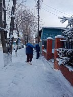 В Лысых Горах идет расчистка дорог от снега