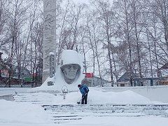 Вторую неделю идет борьба со снегом