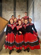 Участники народного хореографического коллектива «Русские узоры» преподнесли своему руководителю эксклюзивный подарок