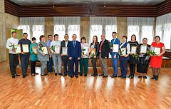 В Лысогорском  РДК прошло торжественное мероприятие,  на котором чествовали   ветеринарных работников  нашего района