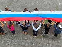 Ученики МБОУ СОШ №2 р.п. Лысые Горы   участвуют в акции «Российский триколор – звучит гордо!» 