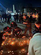 Лысогорцы зажгли свечи в память о жертвах теракта в подмосковном «Крокус Сити Холл»