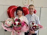 В отделе ЗАГС по Лысогорскому району провели регистрацию заключения брака для прибывшего из зоны СВО бойца и его люби