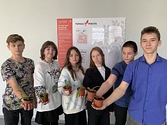 Первые шаги юных цветоводов из «Точки роста» на базе Лысогорской школы №1