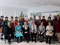 В Лысогорской  библиотеке состоялся новогодний маскарад для участников клуба «Нескучный сад»
