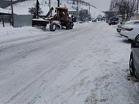 В Лысых Горах идет расчистка дорог от снега