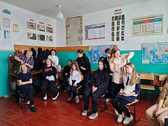В школе с. Бутырки на мастер-классе освоили разные способы плетения кос