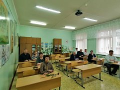 В первую субботу февраля, по давно сложившейся доброй традиции, Лысогорская школа № 2 вновь распахнула двери для выпускников прошлых лет