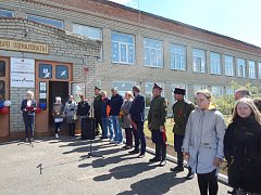 В Больших Копенах открыли мемориальную доску в честь погибшего на Украине солдата